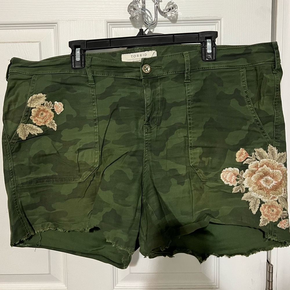VGUC size 18 torrid shorts